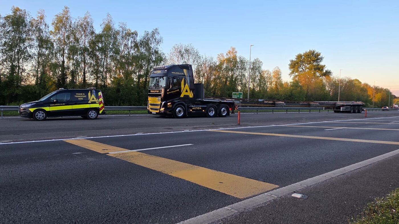 Altida moving a 38.5-metre rail from Nottingham to Ireland — photo 2 of 4