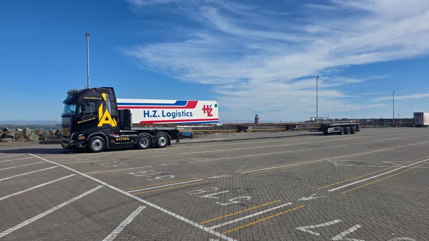 Altida moving a 38.5-metre rail from Nottingham to Ireland — photo 4 of 4
