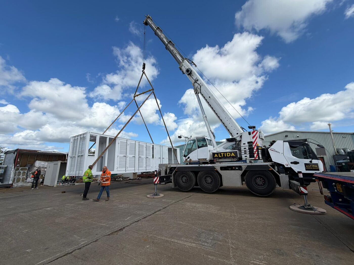 Altida's contract lift and transport at an energy-storage site in Sheffield — photo 2 of 5