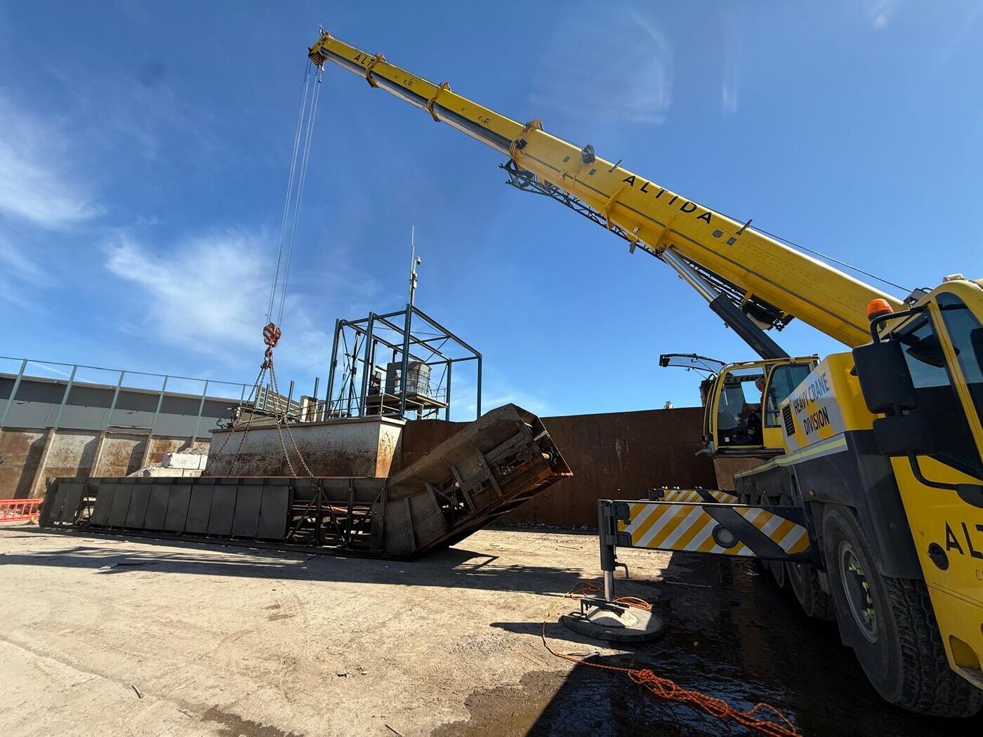 Altida's contract lift and transport at the recycling site in Smethwick — photo 5 of 9