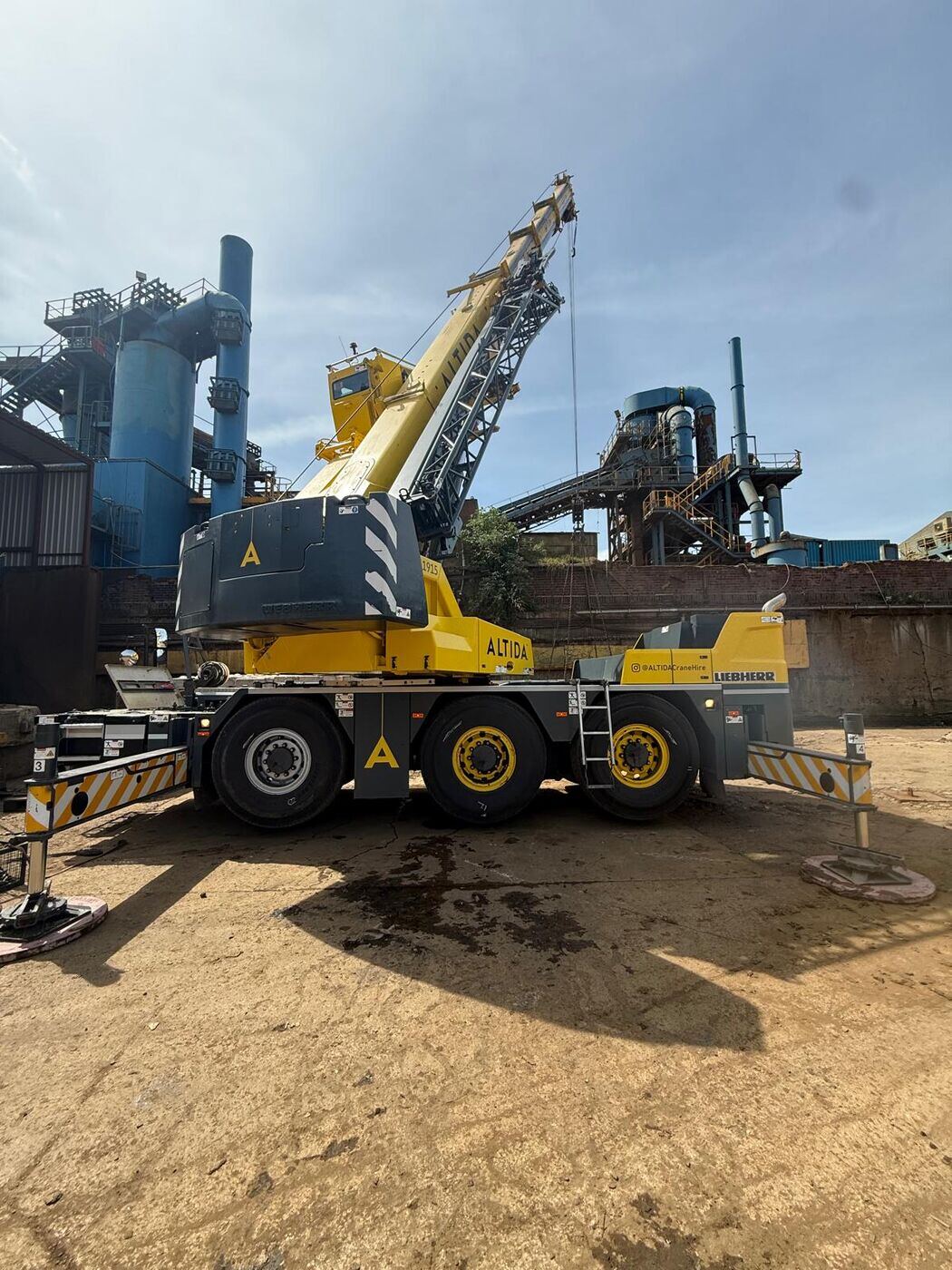 Altida's contract lift and transport at the recycling site in Smethwick — photo 9 of 9
